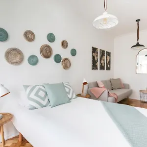 https://stroll-to-coffee-shops-near-a-renovated-hillside.hotels-lisbon-portugal.com