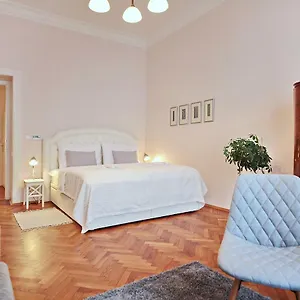  Apartment In The Heart Of