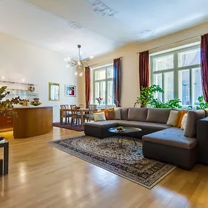  Apartment Victor
